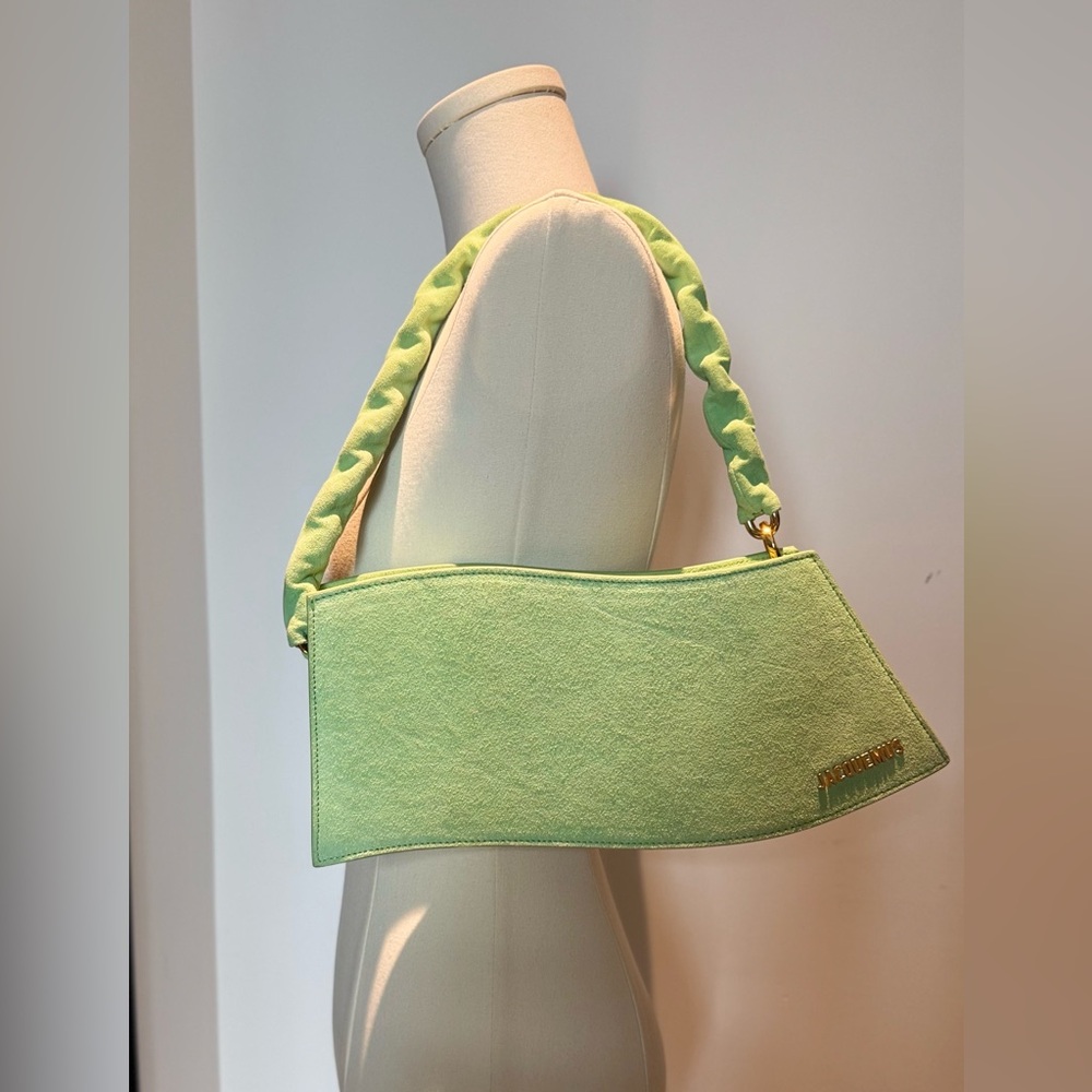 Jacquemus La Vague Shoulder Bag in Green - Picture 3 of 16